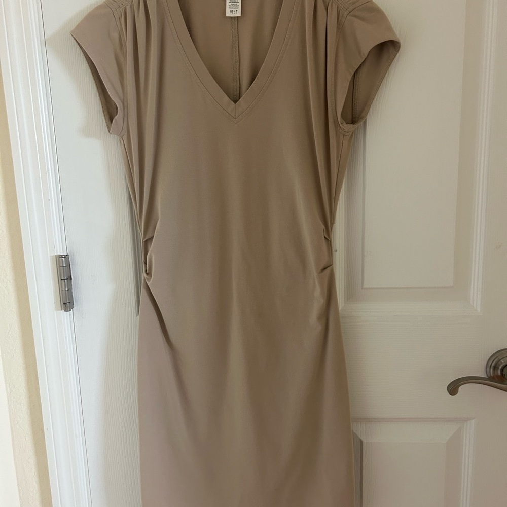 ATHLETA Effortless Tee dress. Cream/Tan